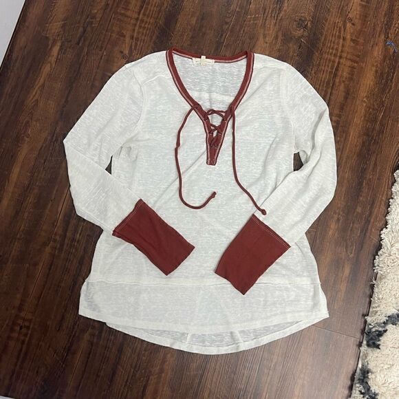 Gilded Intent top, cream with maroon trim, size large - Picture 2 of 7